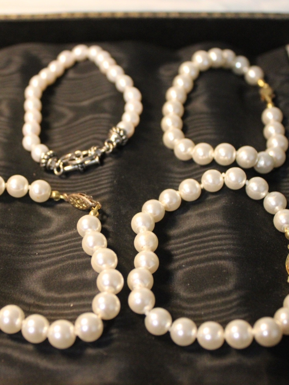 Vintage White Pearl Beaded Bracelets Mixed Clasps Fashion Jewelry Lot of 4